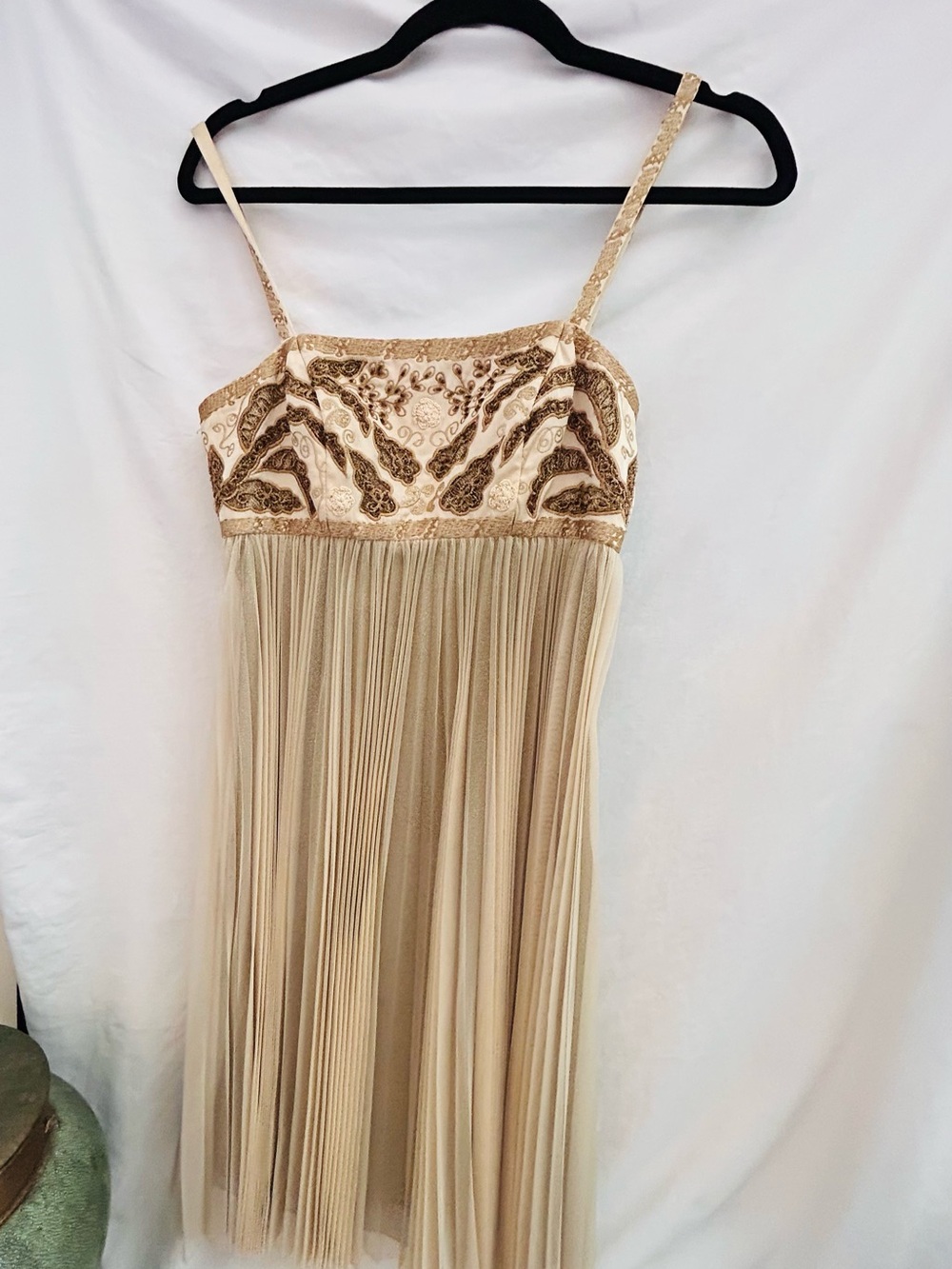 Sue Wong Cream and Gold Beaded Pleated Mini Dress